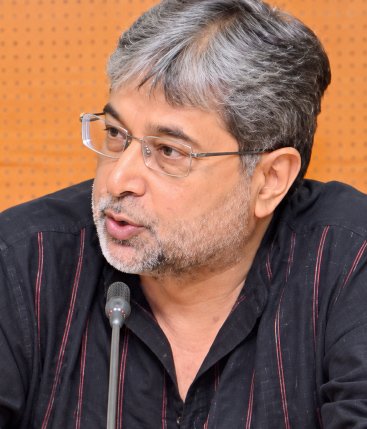 DR PRAVEEN JHA